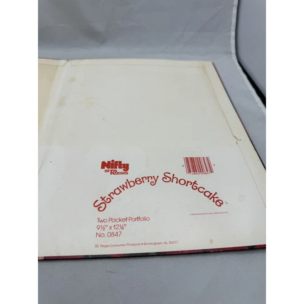 Nifty St Regis Strawberry Shortcake 2 Pocket Folder 1980 American Greeting